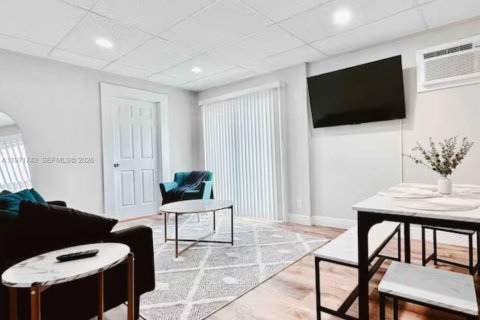 Снять в аренду виллу или дом в Помпано-Бич, Флорида 3 спальни, 53.51м2, № 2032394 - фото 4