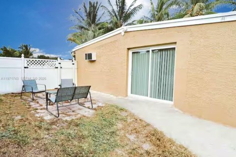 Снять в аренду виллу или дом в Помпано-Бич, Флорида 3 спальни, 53.51м2, № 2032394 - фото 10