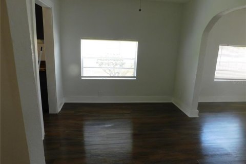 House in Saint Petersburg, Florida 2 bedrooms, 92.25 sq.m. № 2091902 - photo 5