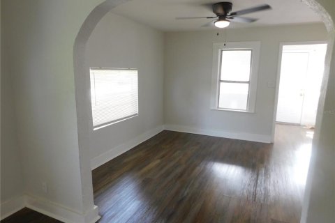 House in Saint Petersburg, Florida 2 bedrooms, 92.25 sq.m. № 2091902 - photo 6
