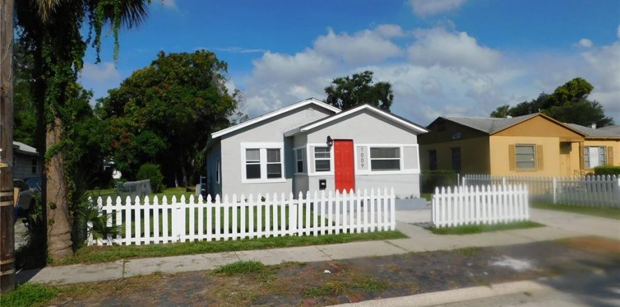 House in Saint Petersburg, Florida 2 bedrooms, 92.25 sq.m. № 2091902