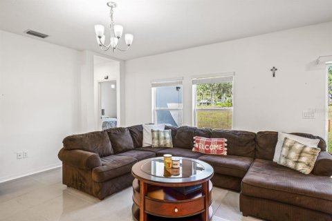 House in Spring Hill, Florida 3 bedrooms, 121.7 sq.m. № 2224612 - photo 13