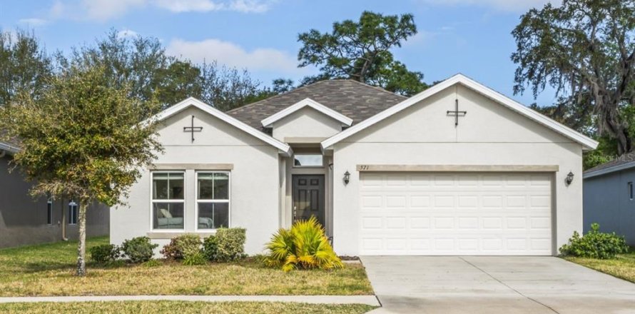 House in Spring Hill, Florida 3 bedrooms, 121.7 sq.m. № 2224612