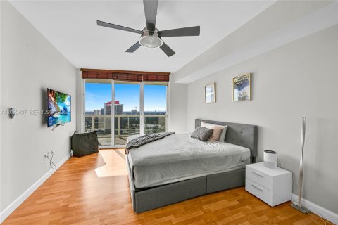 Condo in Hallandale Beach, Florida, 2 bedrooms  № 2339843 - photo 10