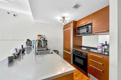 Condo in Hallandale Beach, Florida, 2 bedrooms  № 2339843 - photo 9