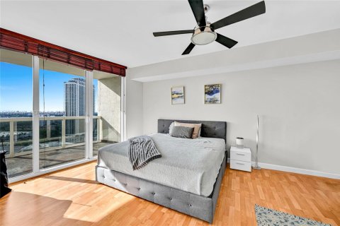Condo in Hallandale Beach, Florida, 2 bedrooms  № 2339843 - photo 12