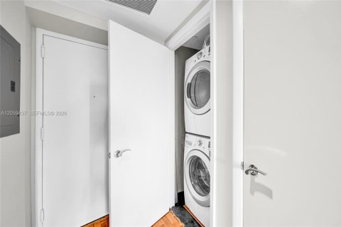 Condo in Hallandale Beach, Florida, 2 bedrooms  № 2339843 - photo 14