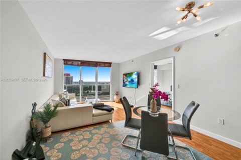Condo in Hallandale Beach, Florida, 2 bedrooms  № 2339843 - photo 4