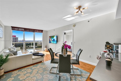 Condo in Hallandale Beach, Florida, 2 bedrooms  № 2339843 - photo 5