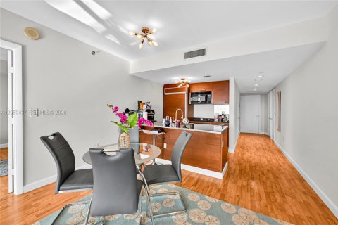 Condo in Hallandale Beach, Florida, 2 bedrooms  № 2339843 - photo 6