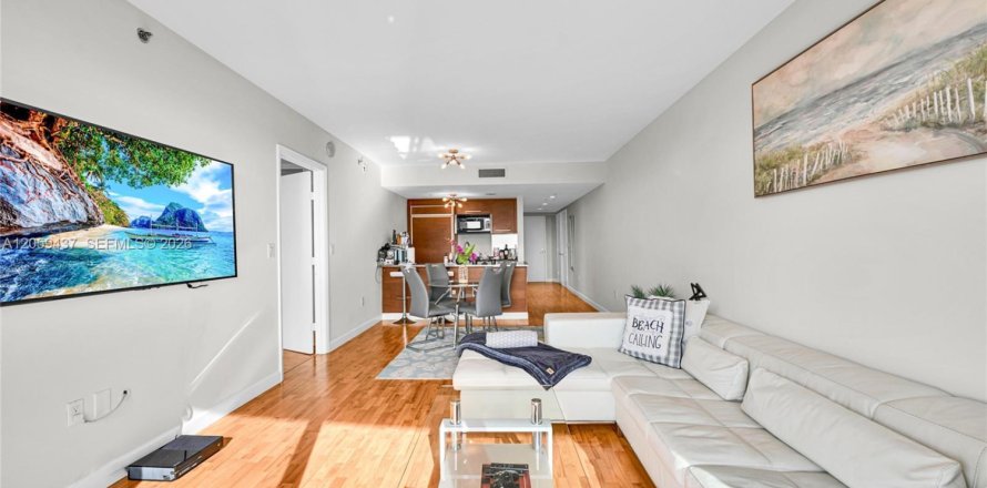 Condo in Hallandale Beach, Florida, 2 bedrooms  № 2339843