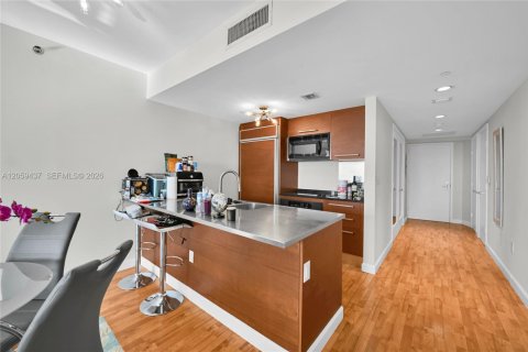 Condo in Hallandale Beach, Florida, 2 bedrooms  № 2339843 - photo 8