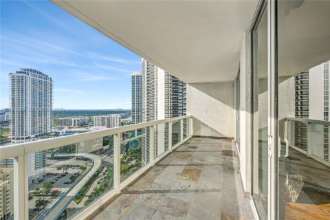 Condo in Hallandale Beach, Florida, 2 bedrooms  № 2339843 - photo 19