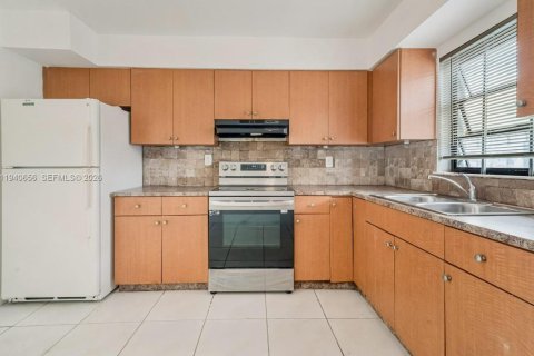 Commercial property in West Park, Florida 217.58 sq.m. № 2000753 - photo 2