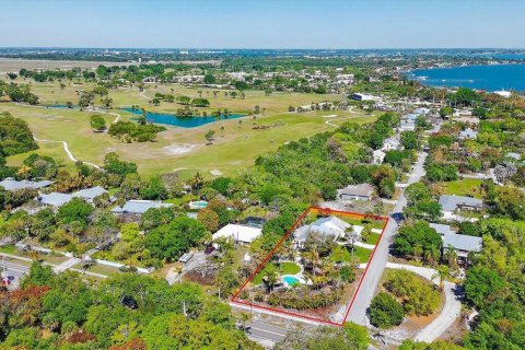 House in Stuart, Florida 3 bedrooms, 186.73 sq.m. № 2250520 - photo 9