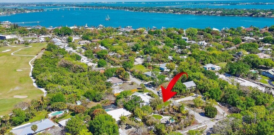 House in Stuart, Florida 3 bedrooms, 186.73 sq.m. № 2250520