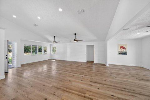 House in Stuart, Florida 3 bedrooms, 186.73 sq.m. № 2250520 - photo 29