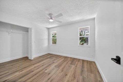 House in Stuart, Florida 3 bedrooms, 186.73 sq.m. № 2250520 - photo 20