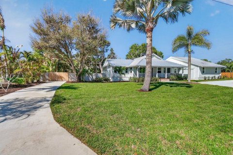 House in Stuart, Florida 3 bedrooms, 186.73 sq.m. № 2250520 - photo 7