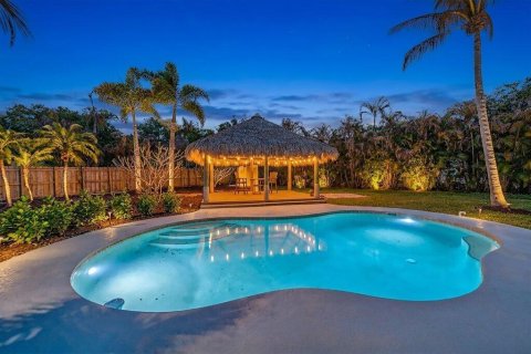 House in Stuart, Florida 3 bedrooms, 186.73 sq.m. № 2250520 - photo 3
