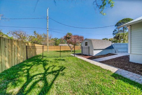 House in Stuart, Florida 3 bedrooms, 186.73 sq.m. № 2250520 - photo 14