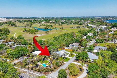 House in Stuart, Florida 3 bedrooms, 186.73 sq.m. № 2250520 - photo 12