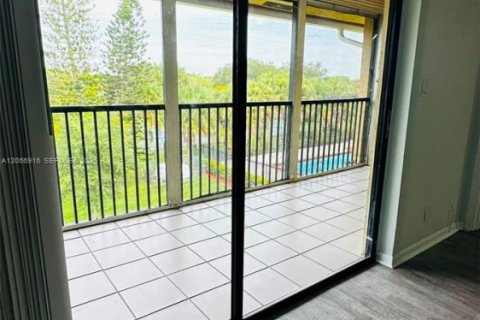 Copropriété à louer à Coral Springs, Floride: 3 chambres, 117.99 m2 № 2269678 - photo 2