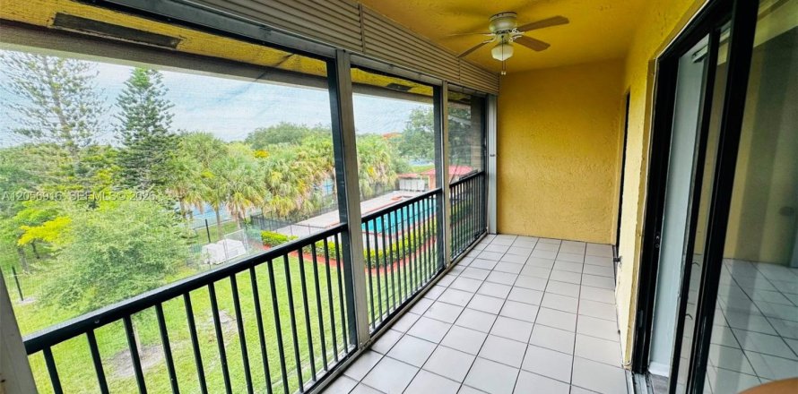 Condo à Coral Springs, Floride, 3 chambres № 2269678