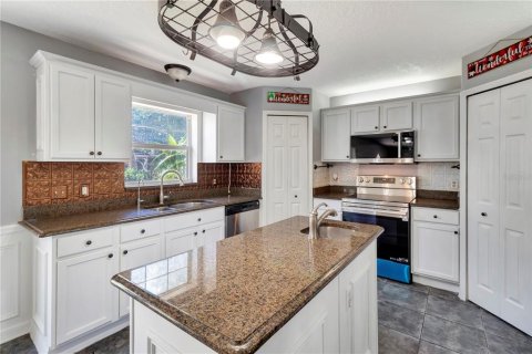 House in Leesburg, Florida 4 bedrooms, 273.88 sq.m. № 2416827 - photo 18
