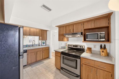 Townhouse in Ocala, Florida 3 bedrooms, 164.16 sq.m. № 2430951 - photo 10