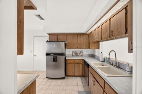 Townhouse in Ocala, Florida 3 bedrooms, 164.16 sq.m. № 2430951 - photo 11