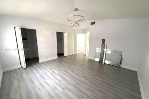 Villa ou maison à louer à Miami, Floride: 4 chambres, 260.96 m2 № 1977113 - photo 13