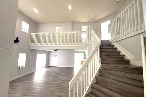 Villa ou maison à louer à Miami, Floride: 4 chambres, 260.96 m2 № 1977113 - photo 3