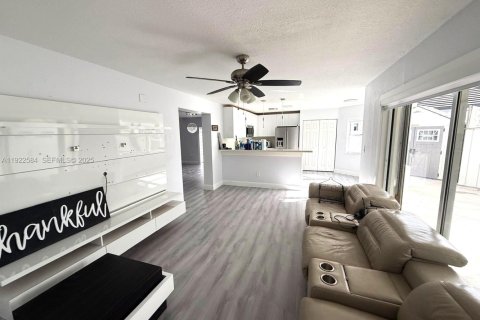 Villa ou maison à louer à Miami, Floride: 4 chambres, 260.96 m2 № 1977113 - photo 11