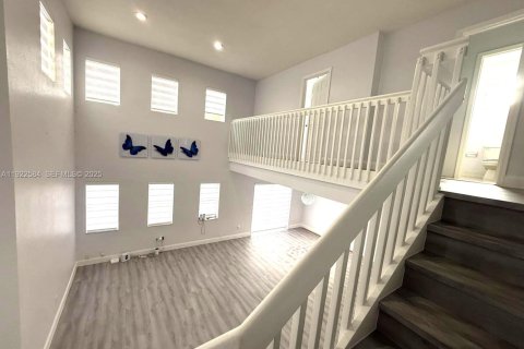 Villa ou maison à louer à Miami, Floride: 4 chambres, 260.96 m2 № 1977113 - photo 5