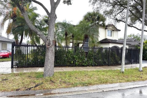 Villa ou maison à louer à Miami, Floride: 4 chambres, 260.96 m2 № 1977113 - photo 2