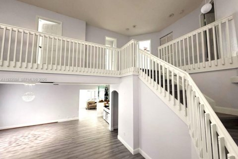 Villa ou maison à louer à Miami, Floride: 4 chambres, 260.96 m2 № 1977113 - photo 4