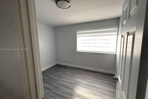 Villa ou maison à louer à Miami, Floride: 4 chambres, 260.96 m2 № 1977113 - photo 17