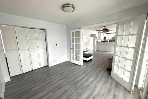 Villa ou maison à louer à Miami, Floride: 4 chambres, 260.96 m2 № 1977113 - photo 14