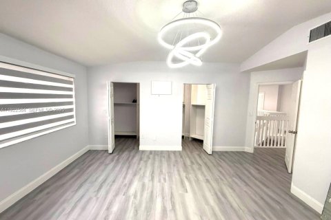 Villa ou maison à louer à Miami, Floride: 4 chambres, 260.96 m2 № 1977113 - photo 12