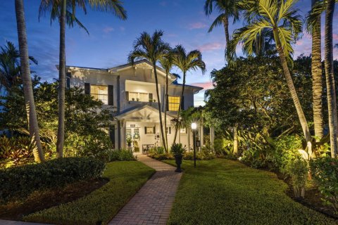 Casa en Palm City, Florida 6 dormitorios, 387.87 m2 № 2370213