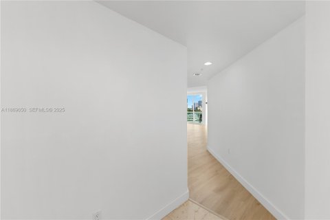 Снять в аренду кондоминиум в Норт-Бей-Виллидж, Флорида 3 спальни, 144.18м2, № 1986635 - фото 28