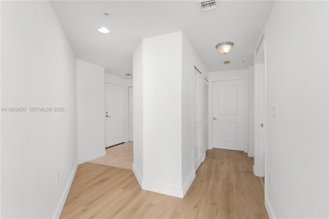 Снять в аренду кондоминиум в Норт-Бей-Виллидж, Флорида 3 спальни, 144.18м2, № 1986635 - фото 17