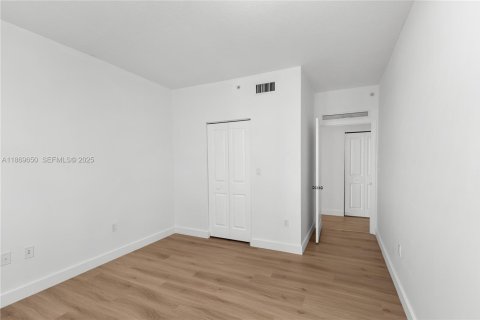 Снять в аренду кондоминиум в Норт-Бей-Виллидж, Флорида 3 спальни, 144.18м2, № 1986635 - фото 19