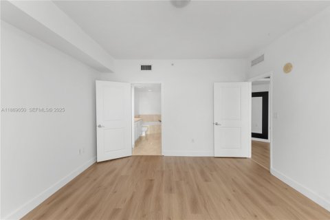 Снять в аренду кондоминиум в Норт-Бей-Виллидж, Флорида 3 спальни, 144.18м2, № 1986635 - фото 10