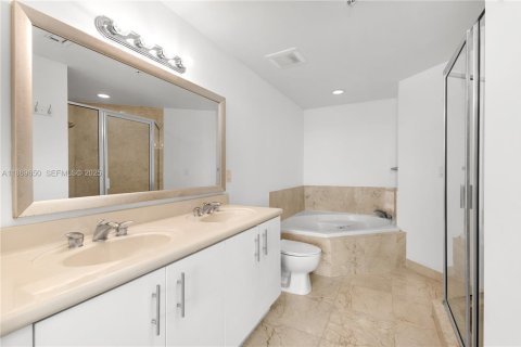 Снять в аренду кондоминиум в Норт-Бей-Виллидж, Флорида 3 спальни, 144.18м2, № 1986635 - фото 11