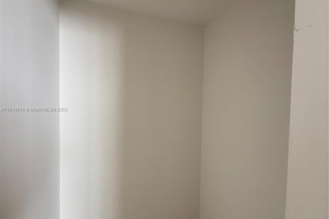 Condo in Miami, Florida, 2 bedrooms № 1971221 - photo 12