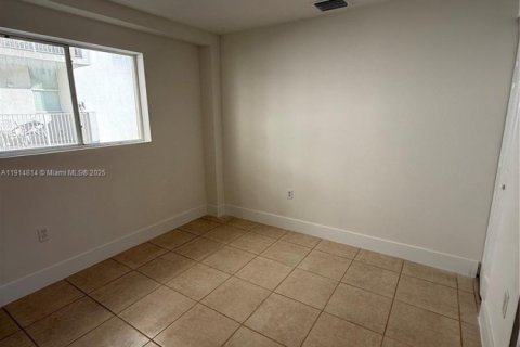 Condo in Miami, Florida, 2 bedrooms № 1971221 - photo 14