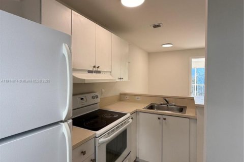 Condo in Miami, Florida, 2 bedrooms № 1971221 - photo 8