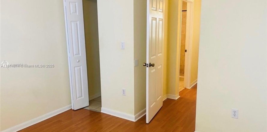 Condo in Miami, Florida, 2 bedrooms № 1971221